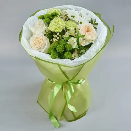 Букет из хризантем, роз и альстромерий с хамелациумом