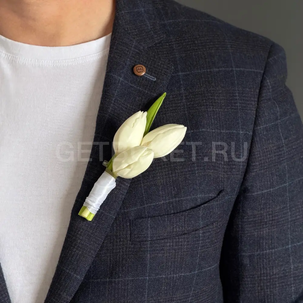 230138 Бутоньерка из тюльпанов