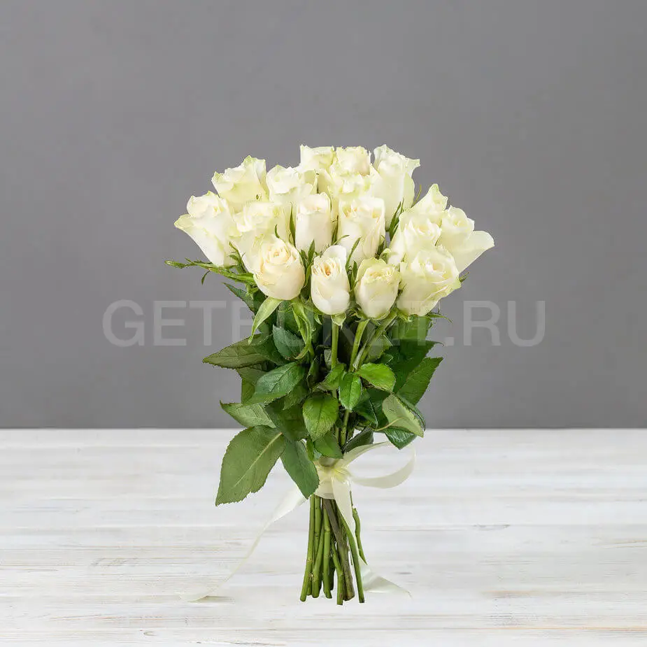 66070 Букет из 19 белых кенийских роз