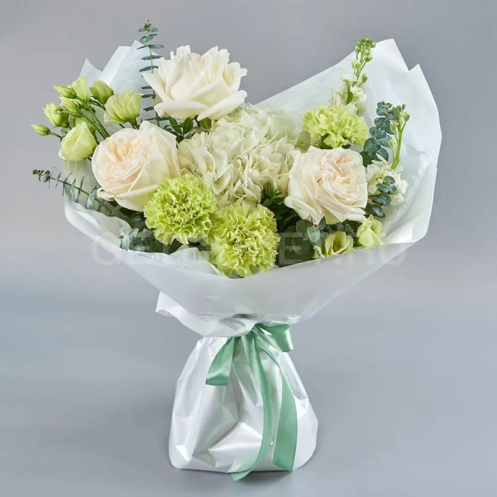 216063 Букет белых роз, гортензии и зеленой гвоздики с эустомой