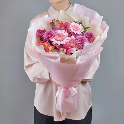 Букет из гербер с орхидеей и альстромерией