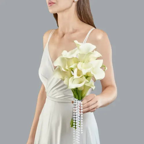 Букет невесты с каллами и бусами