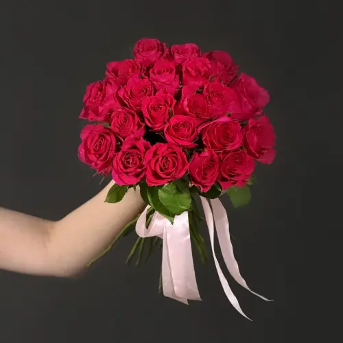 Букет из 21 малиновой кенийской розы