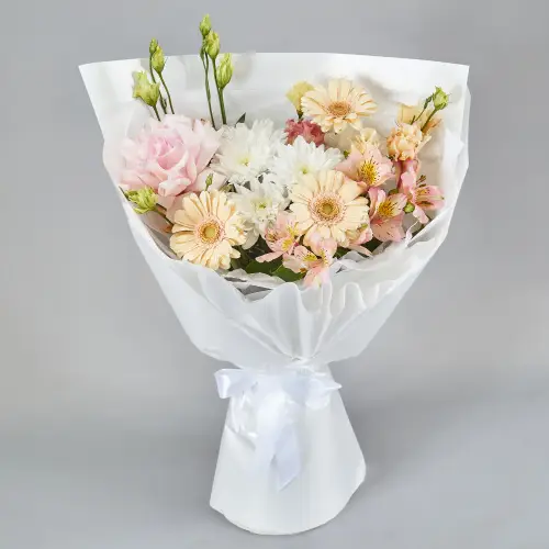 Букет из хризантем, гербер и эустомы с альстромерией 