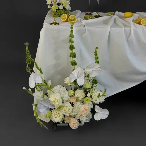 Свадебная композиция " "Элегантность белых цветов"