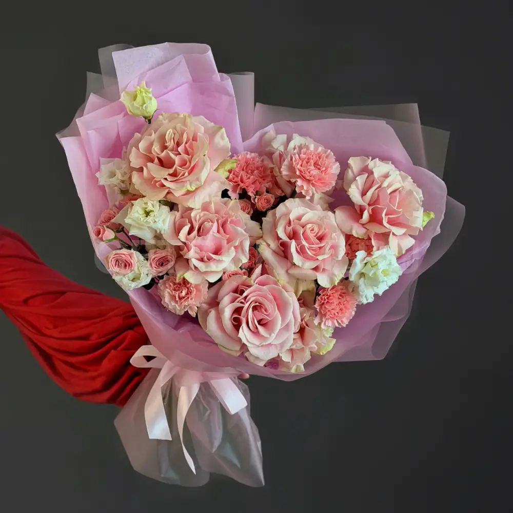 223415 Букет из розовых роз с гвоздиками и эустомой